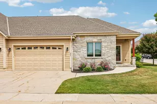534 Garden Prairie Dr, Waukesha, WI 53186 - Photo 4
