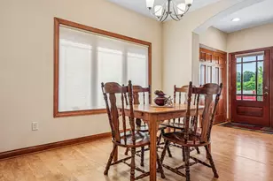 534 Garden Prairie Dr, Waukesha, WI 53186 - Photo 8
