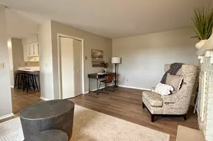 975 Manor Dr, Neenah, WI 54956 - Photo 4