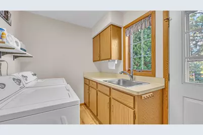 1160 W 19th Ave, Oshkosh, WI 54901 - Photo 16