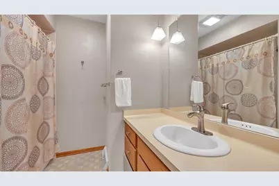 1160 W 19th Ave, Oshkosh, WI 54901 - Photo 14