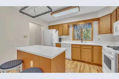 1160 W 19th Ave, Oshkosh, WI 54901 - Photo 6
