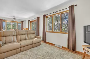 1160 W 19th Ave, Oshkosh, WI 54902 - Photo 4