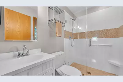 1160 W 19th Ave, Oshkosh, WI 54901 - Photo 12