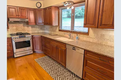 631  Jordan Cir, Richfield, WI 53017 - Photo 12