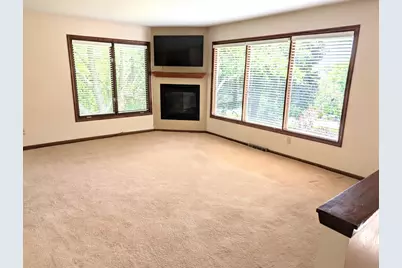 631  Jordan Cir, Richfield, WI 53017 - Photo 6