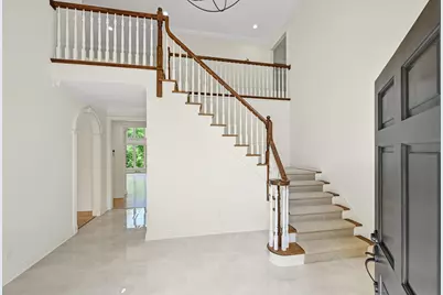 2146 W Columbia Dr, Mequon, WI 53092 - Photo 4