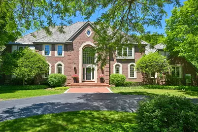 2146 W Columbia Dr, Mequon, WI 53092 - Photo 2