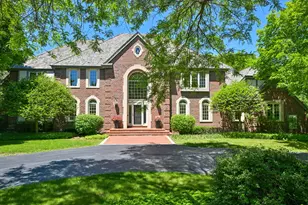2146 W Columbia Dr, Mequon, WI 53092 - Photo 2