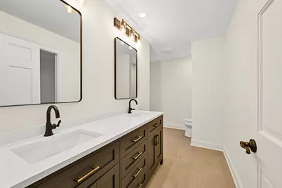 2146 W Columbia Dr, Mequon, WI 53092 - Photo 32