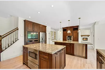 2146 W Columbia Dr, Mequon, WI 53092 - Photo 14