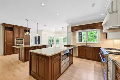 2146 W Columbia Dr, Mequon, WI 53092 - Photo 14