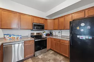 W197N17086 Stonewall Dr, Jackson, WI 53037 - Photo 4