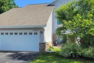 W197N17086 Stonewall Dr, Jackson, WI 53037 - Photo 2