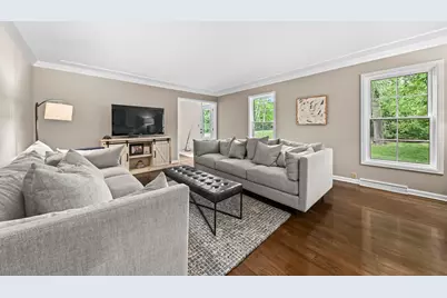 123 W Glenview Ct, Mequon, WI 53092 - Photo 6