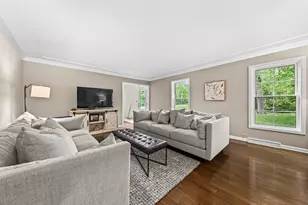 123 W Glenview Ct, Mequon, WI 53092 - Photo 6