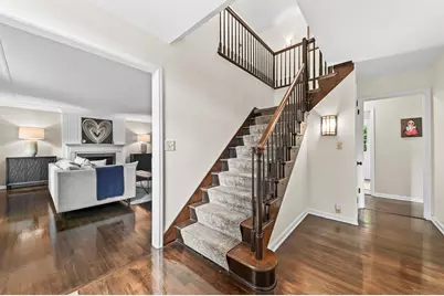 123 W Glenview Ct, Mequon, WI 53092 - Photo 2