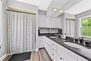 123 W Glenview Ct, Mequon, WI 53092 - Photo 16