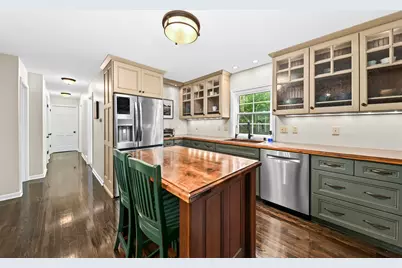 123 W Glenview Ct, Mequon, WI 53092 - Photo 4
