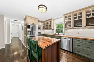 123 W Glenview Ct, Mequon, WI 53092 - Photo 4
