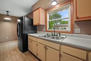 126 Stone St, Beaver Dam, WI 53916 - Photo 6