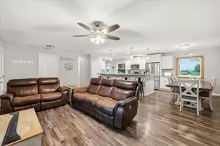 21204 Northcape St, Racine, WI 53182 - Photo 4