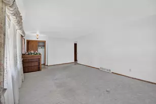 3168 Wheelock Dr, Racine, WI 53405 - Photo 4