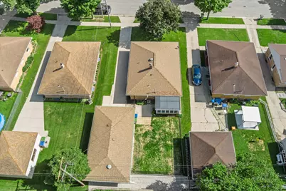 7024 W Lakefield Dr, Milwaukee, WI 53219 - Photo 34