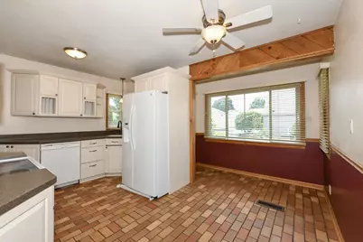 2837 S 67th St, Milwaukee, WI 53219 - Photo 10