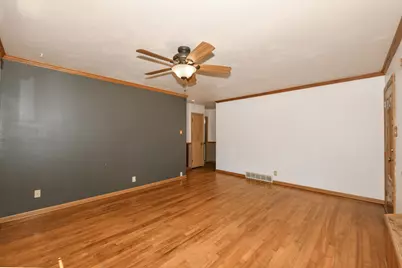 2837 S 67th St, Milwaukee, WI 53219 - Photo 6