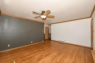 2837 S 67th St, Milwaukee, WI 53219 - Photo 6