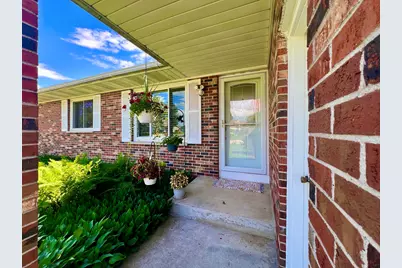 1216  Pinecrest Ln, Onalaska, WI 54650 - Photo 2