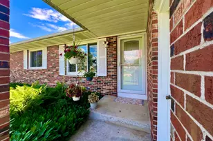 1216 Pinecrest Ln, Onalaska, WI 54650 - Photo 2