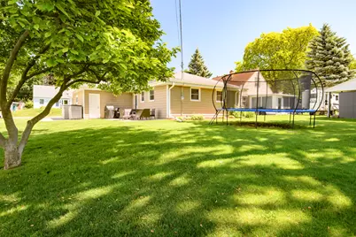 1109  Lawndale Ave, Waukesha, WI 53188 - Photo 32