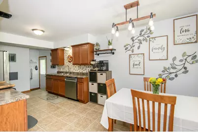 1109  Lawndale Ave, Waukesha, WI 53188 - Photo 6