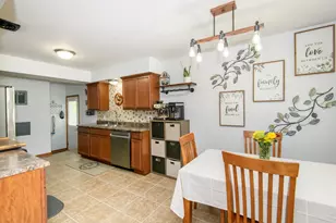 1109 Lawndale Ave, Waukesha, WI 53188 - Photo 6