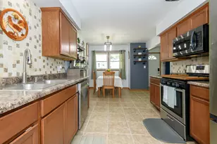 1109 Lawndale Ave, Waukesha, WI 53188 - Photo 8
