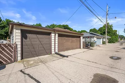 3322 S Dayfield Ave, Milwaukee, WI 53207 - Photo 12