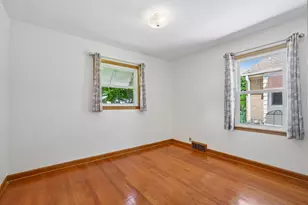 5740 N Dexter Ave, Glendale, WI 53209 - Photo 8