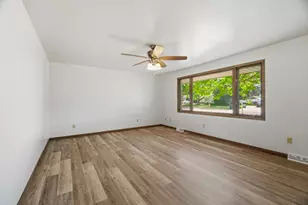 1712 McKinley St, New Holstein, WI 53061 - Photo 4