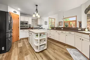 309 Woodlands Ct, Hartland, WI 53029 - Photo 4