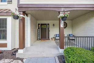 309 Woodlands Ct, Hartland, WI 53029 - Photo 2