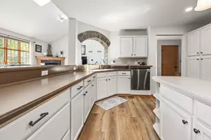309 Woodlands Ct, Hartland, WI 53029 - Photo 6