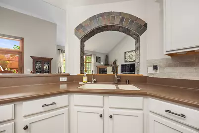 309  Woodlands Ct, Hartland, WI 53029 - Photo 8
