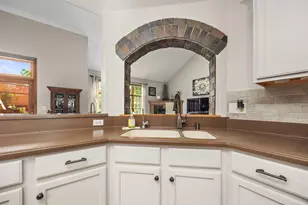 309 Woodlands Ct, Hartland, WI 53029 - Photo 8
