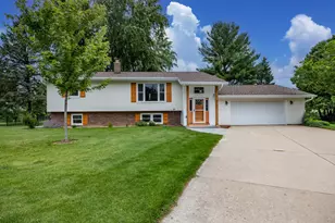 918 Sunset Ln, Horicon, WI 53032 - Photo 1
