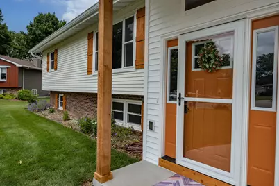 918  Sunset Ln, Horicon, WI 53032 - Photo 4