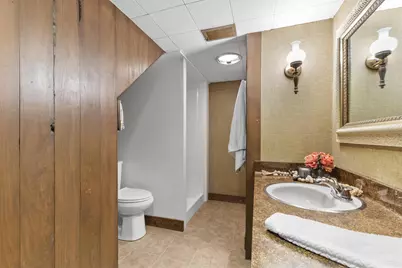 200 S Vincennes Cir, Racine, WI 53402 - Photo 22