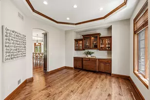 12575 N Hawks Glen Ct, Mequon, WI 53097 - Photo 4