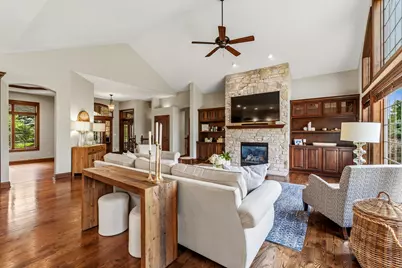 12575 N Hawks Glen Ct, Mequon, WI 53097 - Photo 10